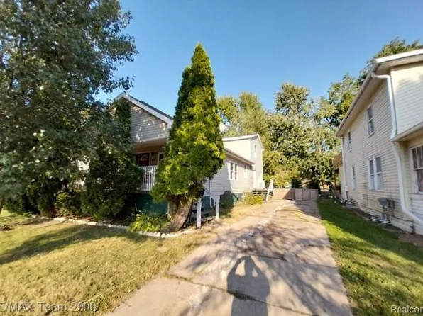 24 Eldredge St, Mount Clemens, MI 48043