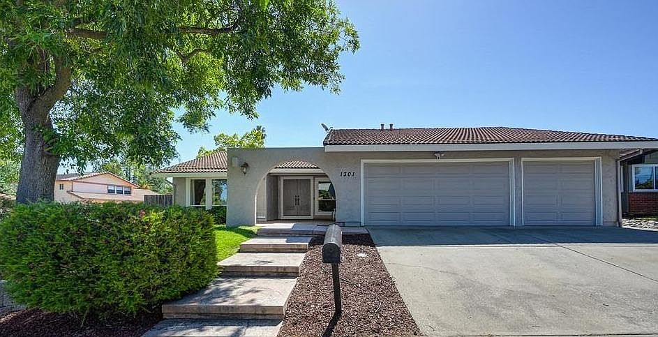 1st image of 1301 Mossbrook Ct