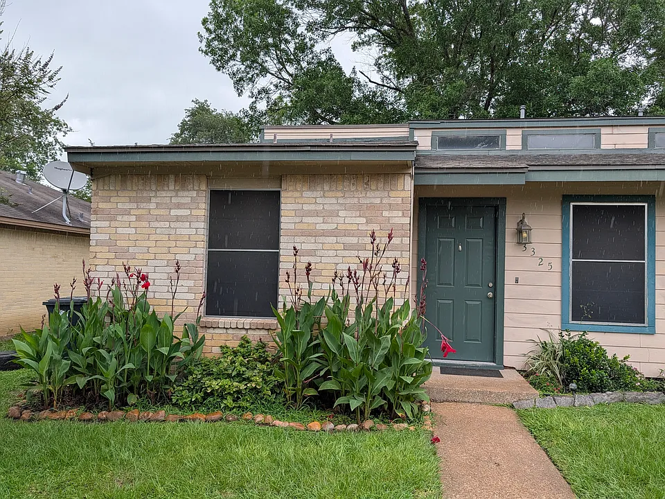 3325 Bluestem Cir
