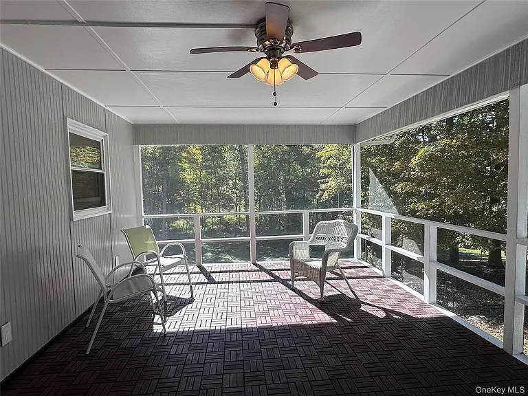 171 Roosevelt Rd — Photo 11