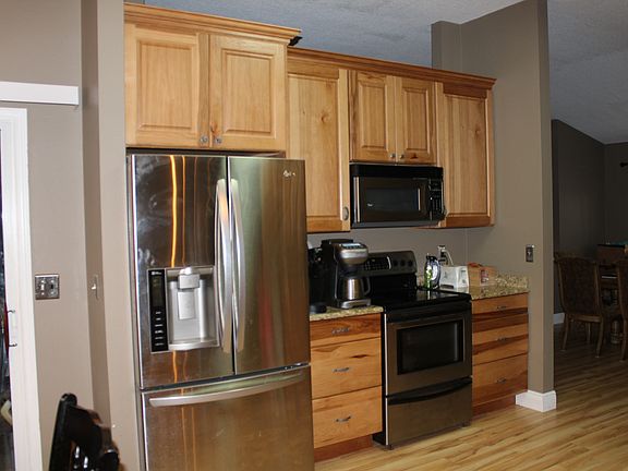 4th image of 826 Breezy Lake Way
