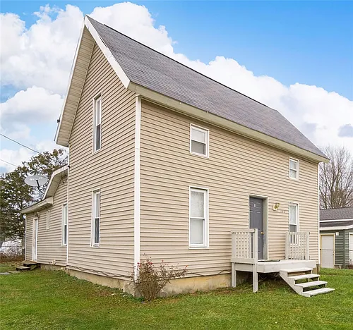 107 E Perry St Photo 1