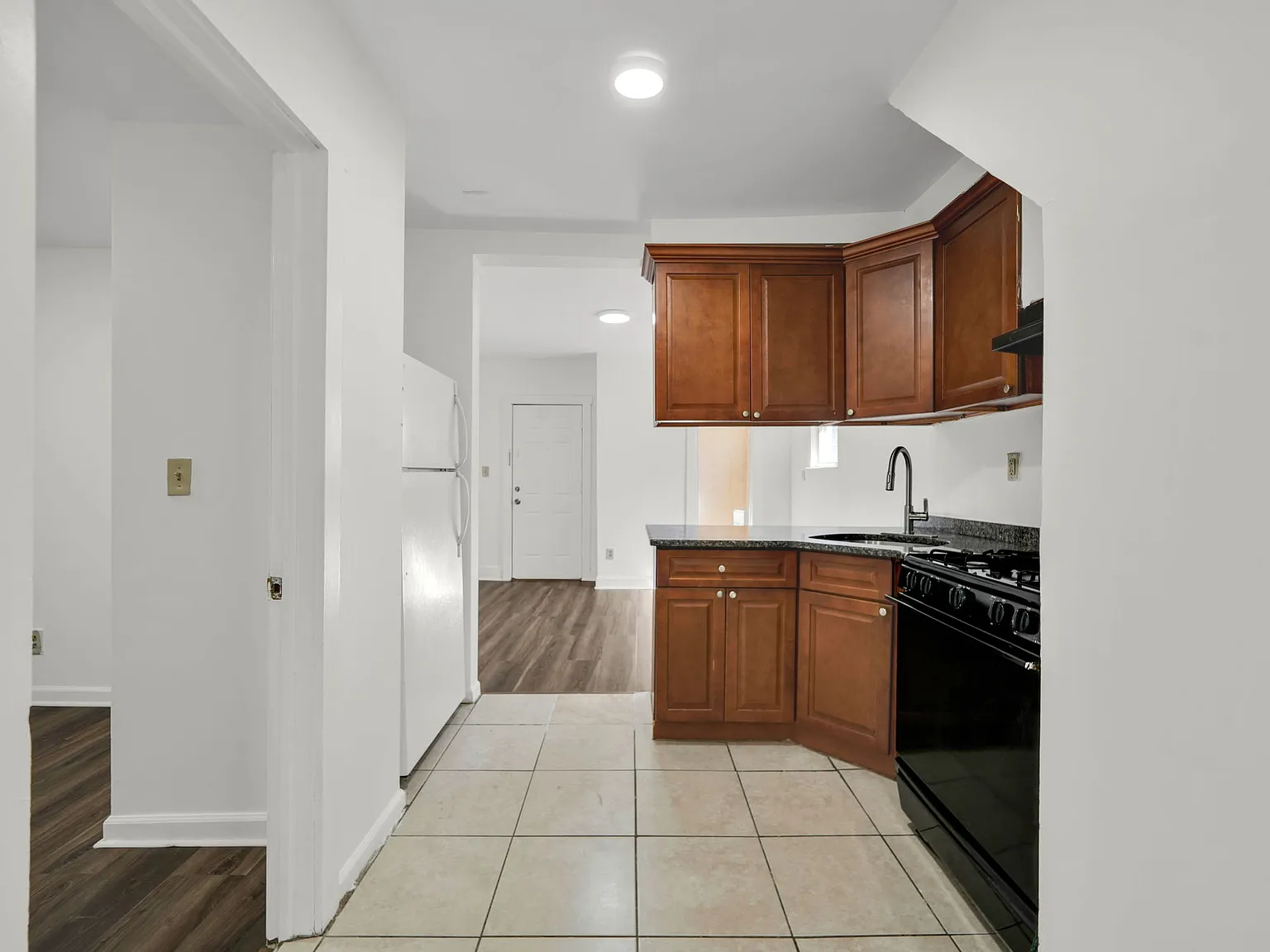 3 bed, $2,100 — Photo 2