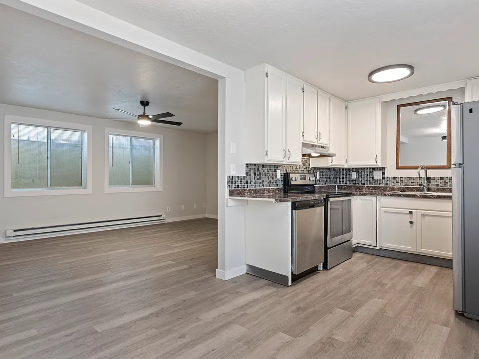 1328 S Michigan Ave #3
