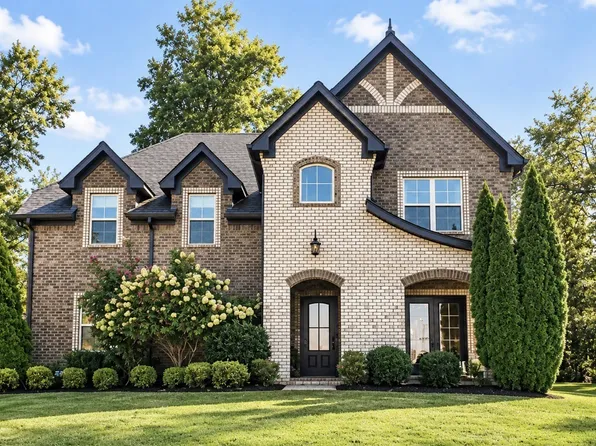 1084 Summerstar Cir, Gallatin, TN 37066