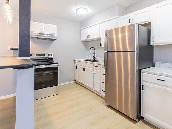 4th image of 701 W Pine Ave #821248628