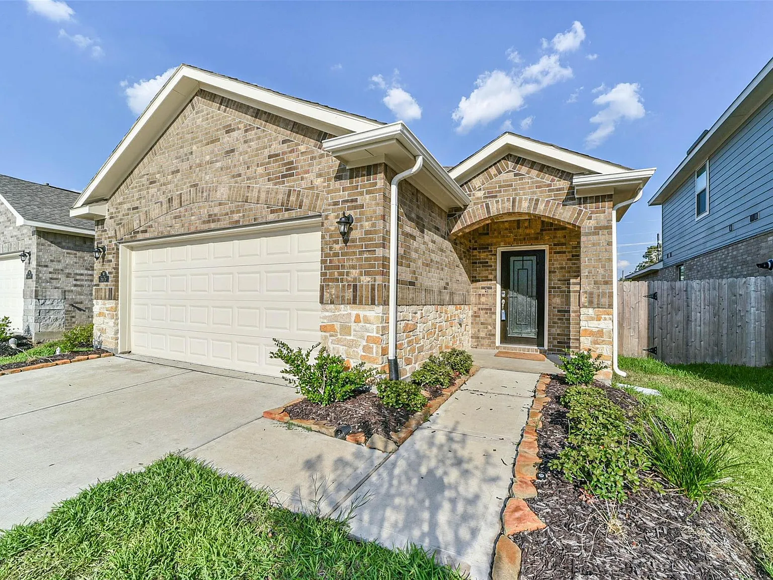 4 bed, 2.0 bath, 1602 sqft, $2,500 — Photo 4