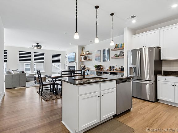 4th image of 3988 Prospect St