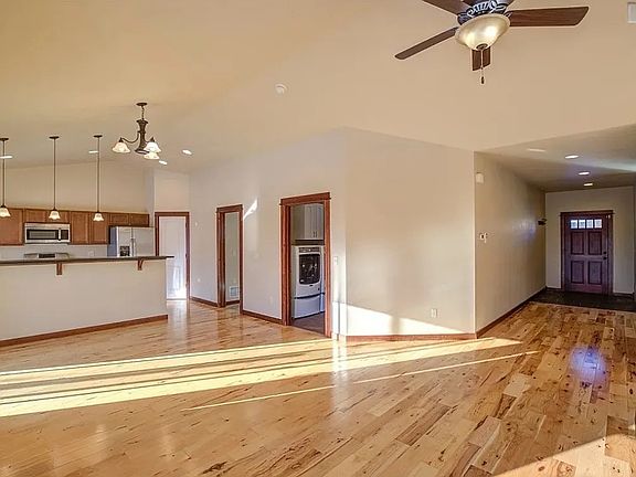 2nd image of 46 Tree Line Ln