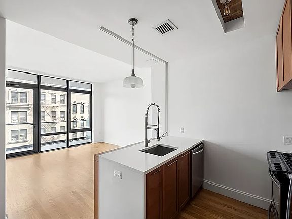 5th image of 146 S 4th St APT 5B
