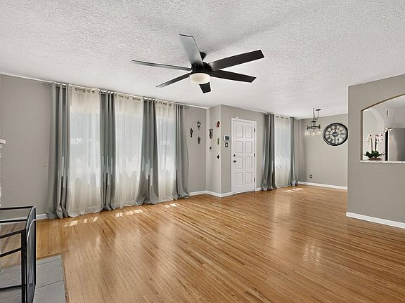 4th image of 2709 Valencia Dr NE
