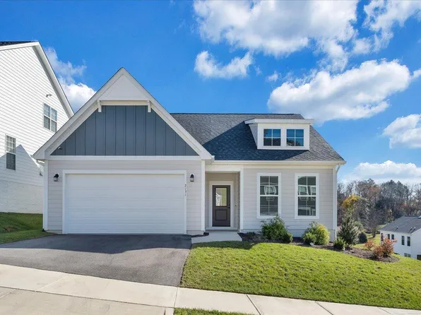 2131 Kings Walk Dr, Roanoke, VA 24012