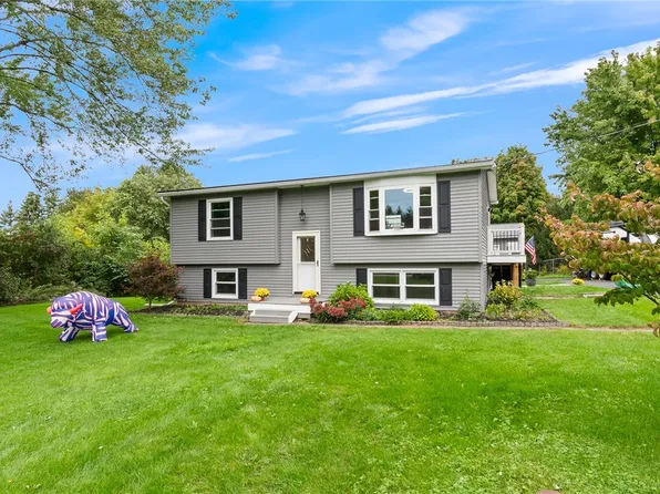 5508 Holtz Rd, Farmington, NY 14425