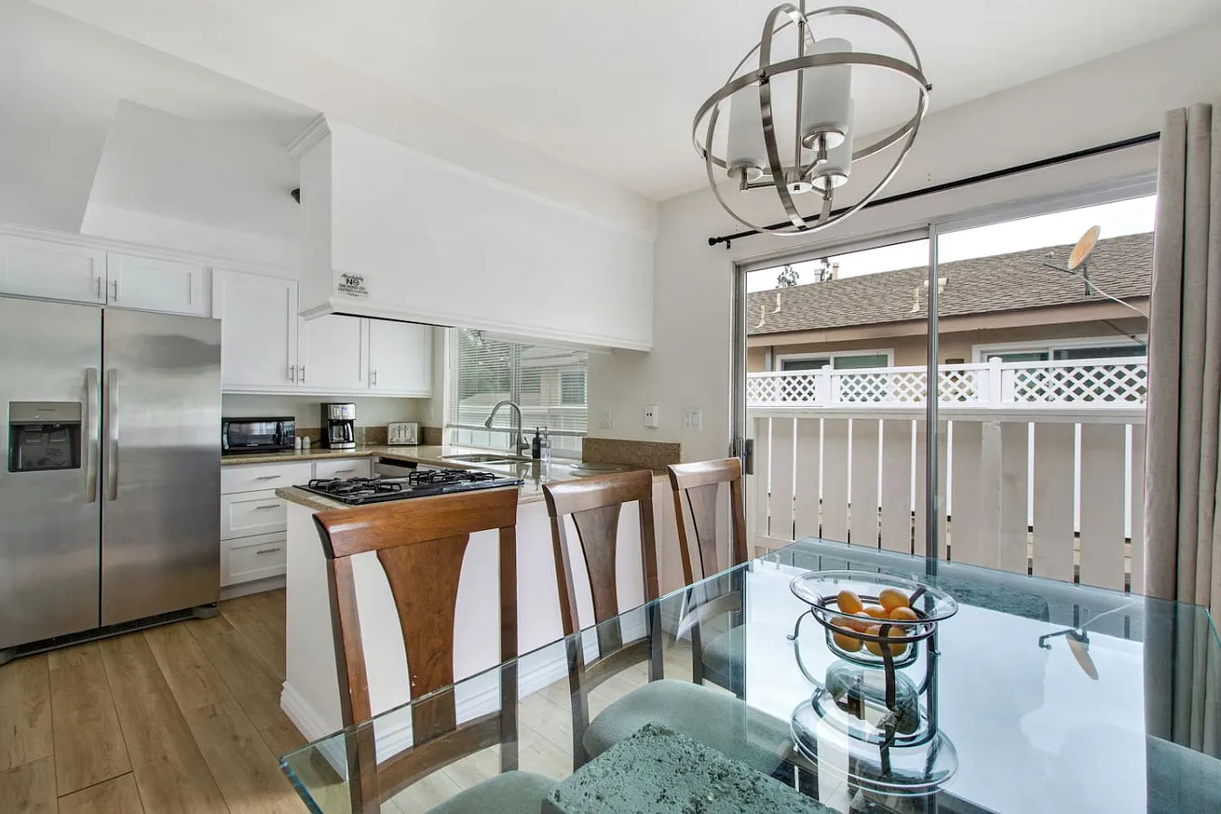 2 bed, 985 sqft, $4,500 — Photo 4
