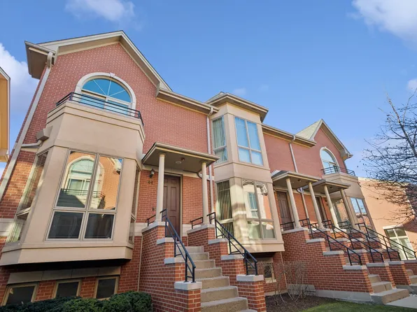 44 Legacy Ln, Wheeling, IL 60090