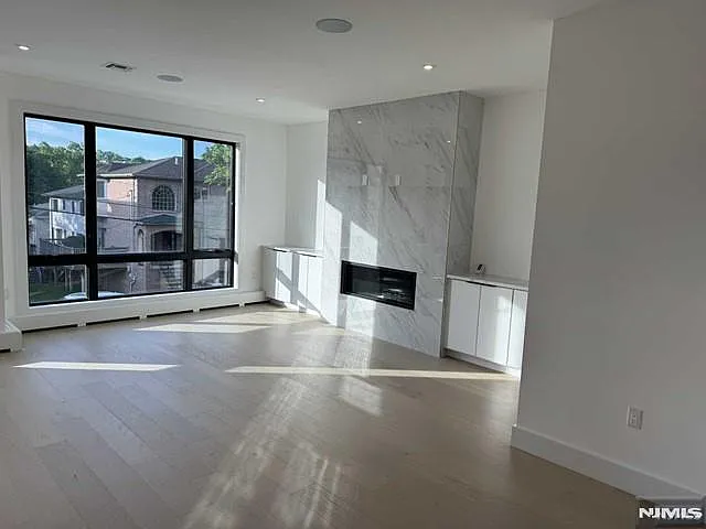207 4th St #B — Photo 9