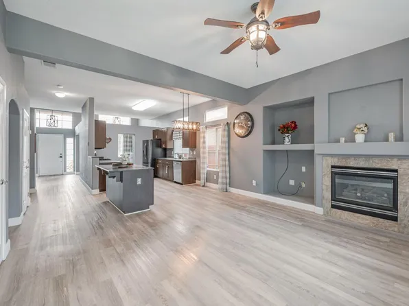 9065 Robbins Rd, Sacramento, CA 95829