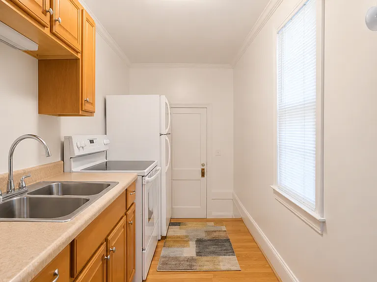 108 S Franklin St #5 — Photo 5