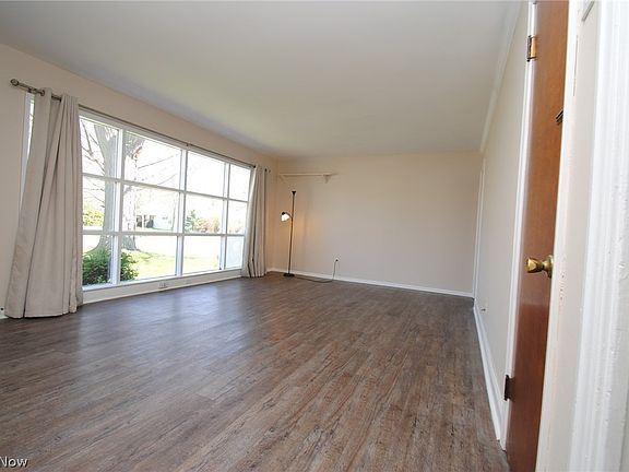 3rd image of 8721 Newkirk Dr
