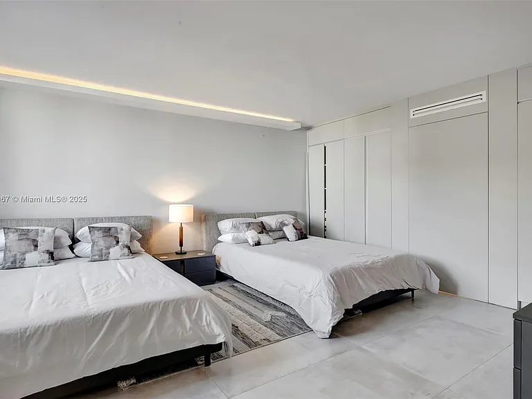 2301 Collins Ave #634 — Photo 6