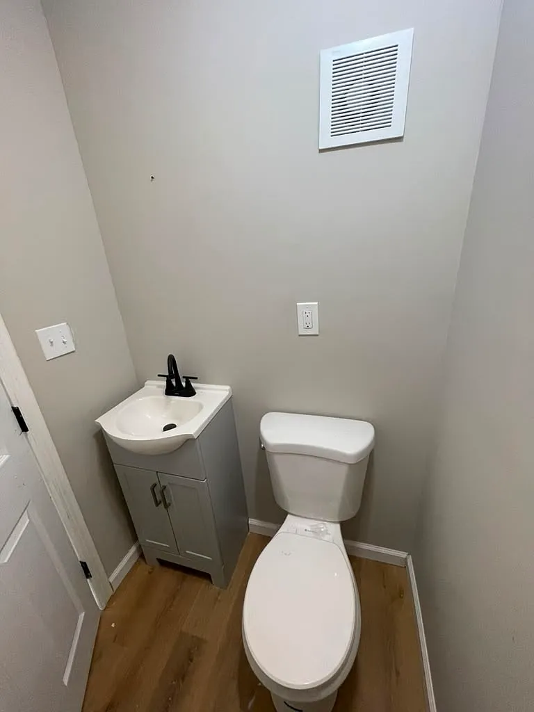 5 bed, 1.5 bath, 1490 sqft, $1,890 — Photo 2