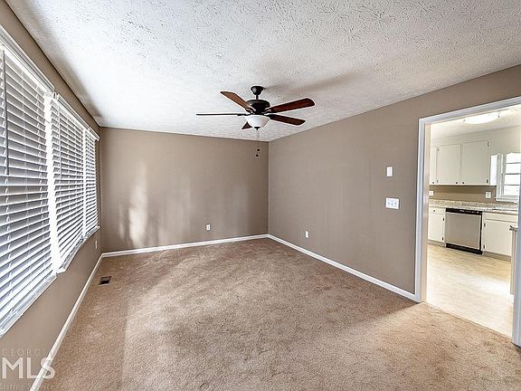 2nd image of 106 Pine Knl