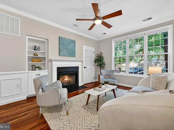 1320 N Wayne St APT 108, Arlington, VA 22201