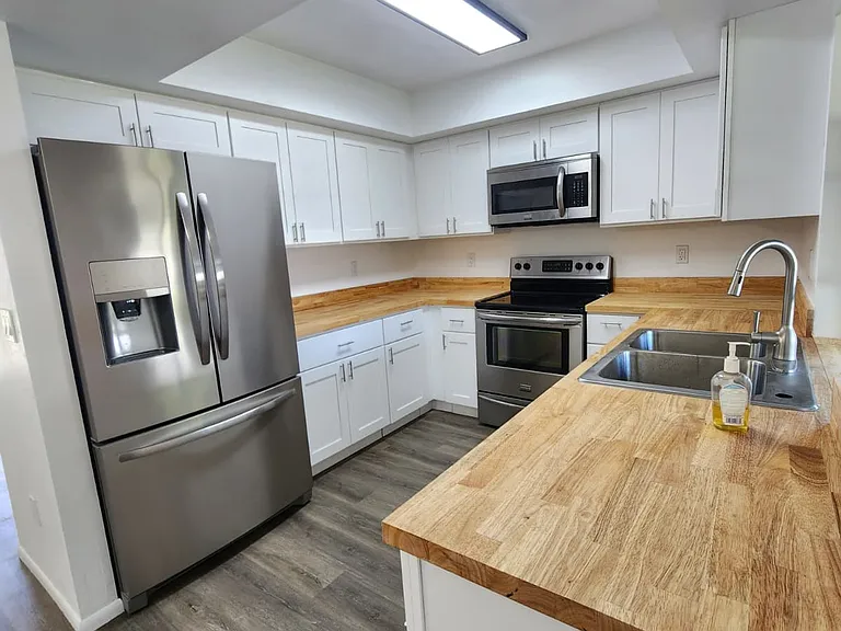 28 NE 20th Ave — Photo 9