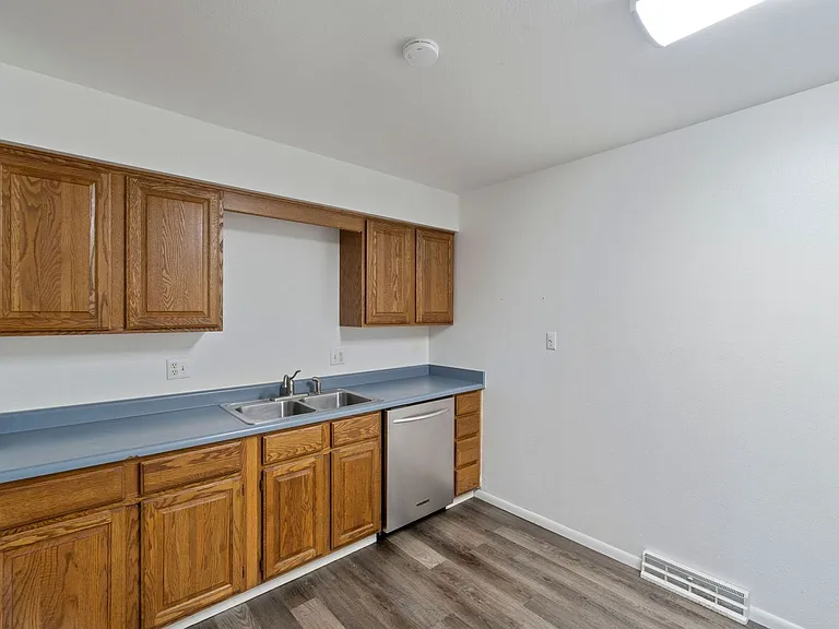 833 Ponderosa Dr — Photo 5