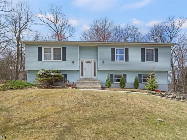 3 Cold Spring Dr, Vernon Twp., NJ 07422
