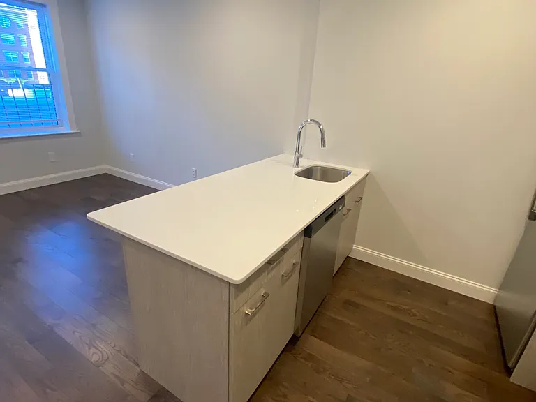 55 Queensberry St #15 — Photo 10