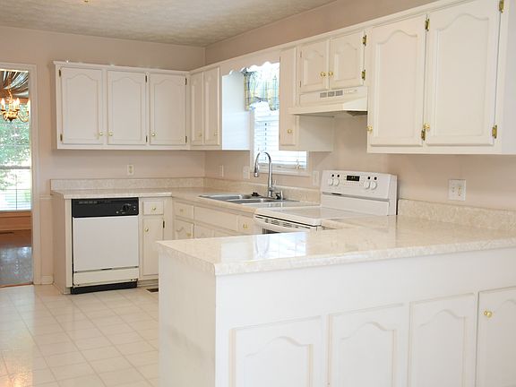 2nd image of 442 Buckingham Blvd