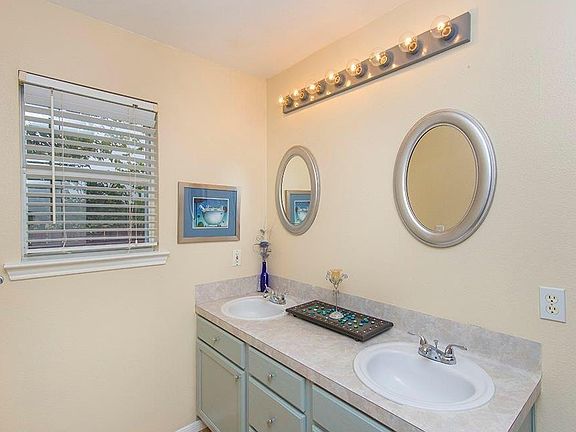3rd image of 1544 Parkfield Cir