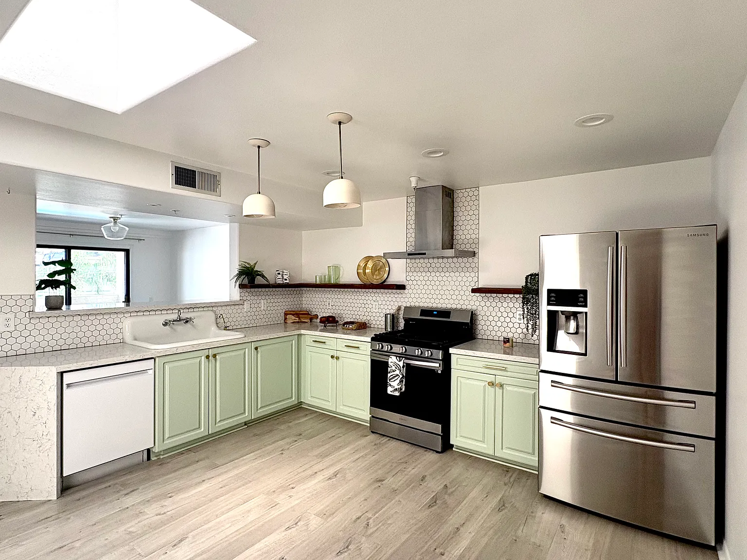 2 bed, 1365 sqft, $3,395 — Photo 1