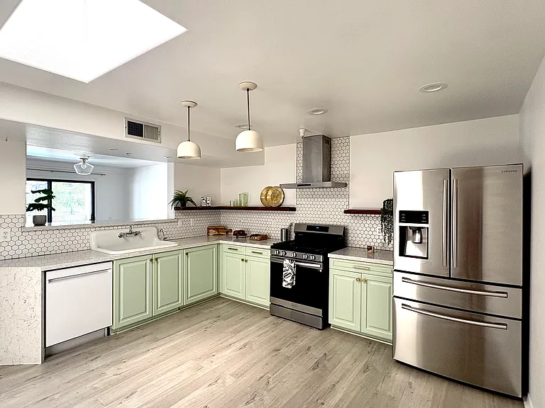 17735 Kinzie St #304 — Photo 1