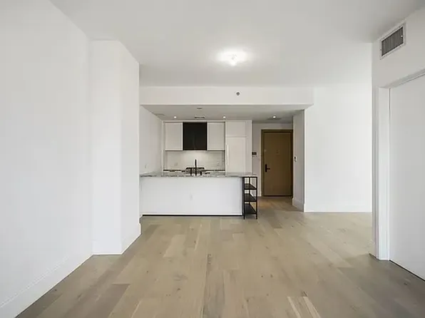 610 Warren Street image 1 of 5