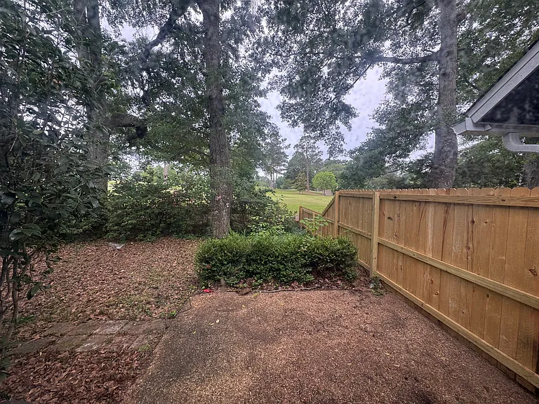 101 Golf Ct — Photo 3