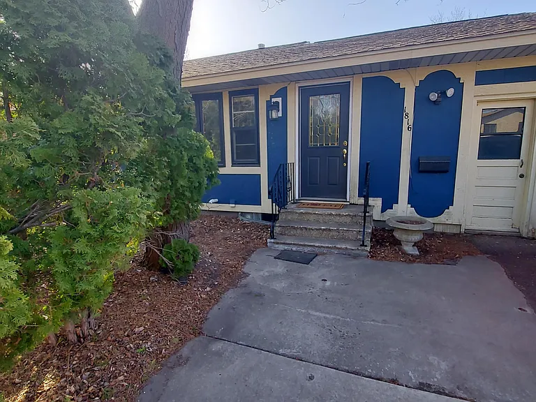 1816 44th Ave NE — Photo 18