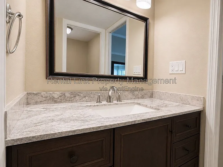 2264 Winkler Ave #202 — Photo 15