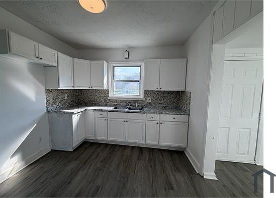 4th image of 16174 Friend Ave