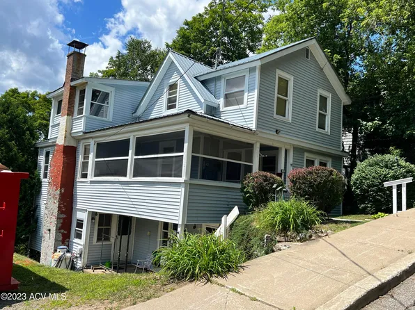 33 Franklin Ave, Saranac Lake, NY 12983
