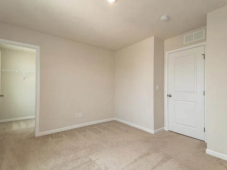 472 Roberta Dr — Photo 14