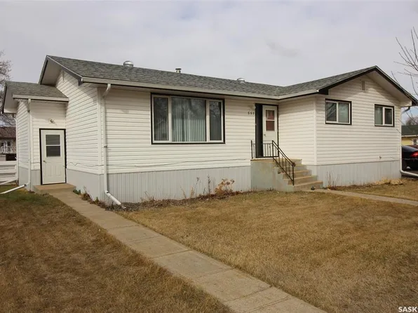 551 4th STREET W, Shaunavon, SK S0N 2M0