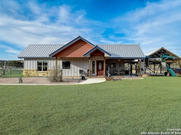 126 Dee Trail, Ingram, TX 78025