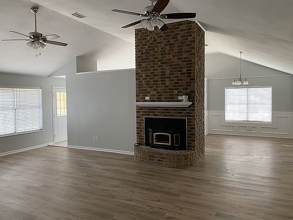 4th image of 1104 Carolina St