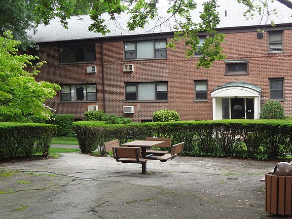 3rd image of 75 Beacon Hill Dr APT B21