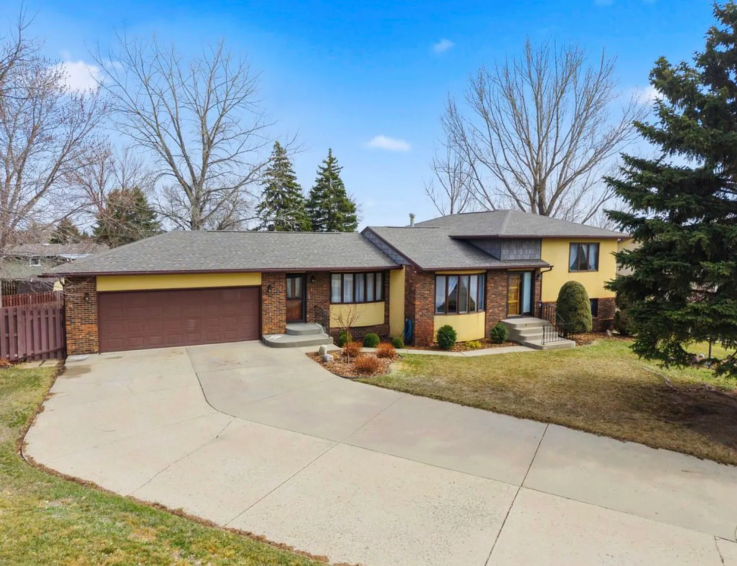 4 bed, 3484 sqft, $725 — Photo 1