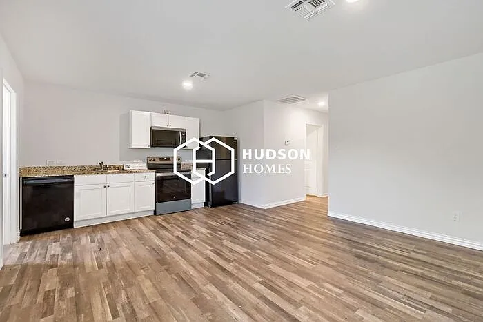 2801 Roanoke Dr #B — Photo 5