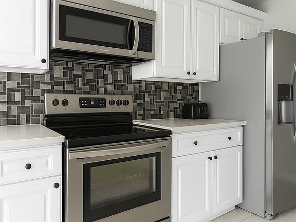 5th image of 4330 Hillcrest Drive #311