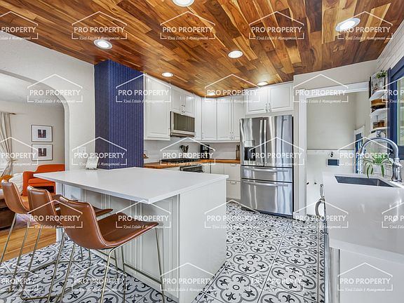 5th image of 321 W 6th St